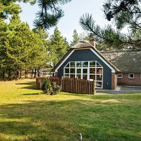 8 Person In N Rre Nebel Holiday home *